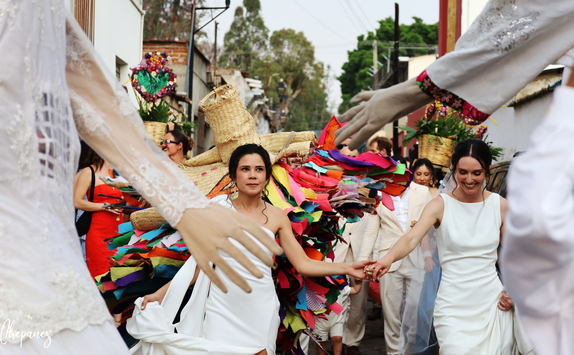 Boda en Oaxaca, fiesta nocturna con luces y baile tradicional